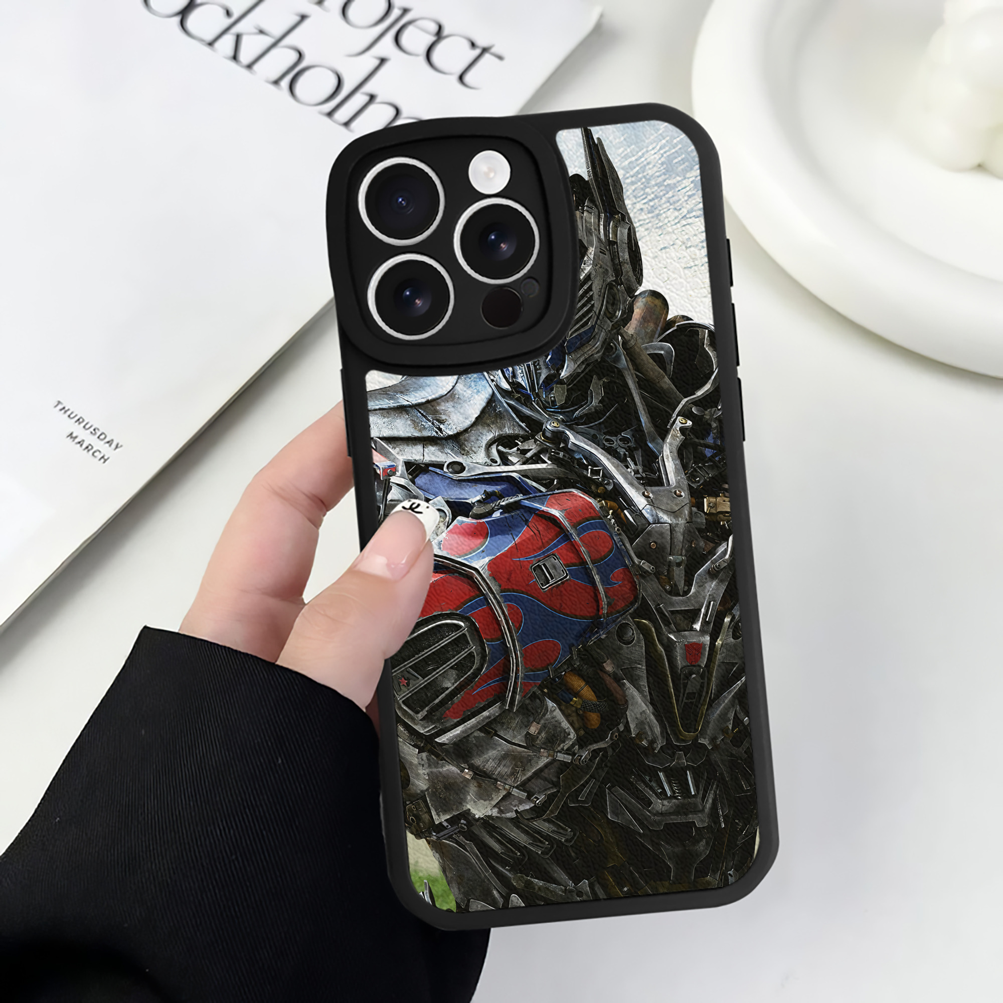 （画像用） Transformers トランスフォーマー 【iPhone 16シリーズ対応】シリコンスマホケース（レザー調） 材質：シリコン